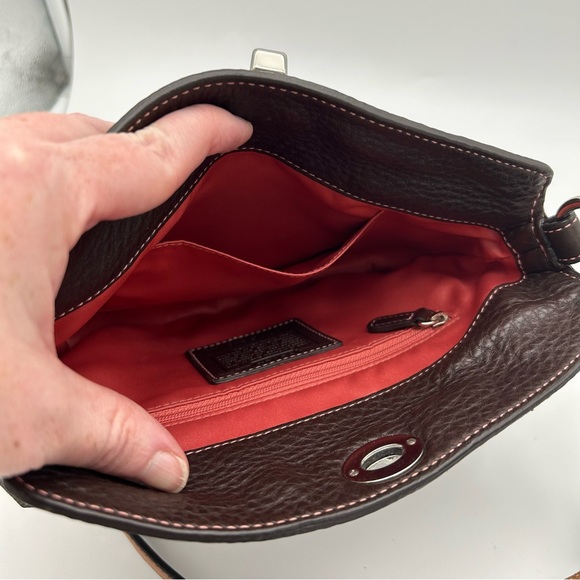 COACH Y2K 2005 Chelsea Pebbled Leather Turnlock Crossbody Purse Style# 8A43 - Picture 8 of 10